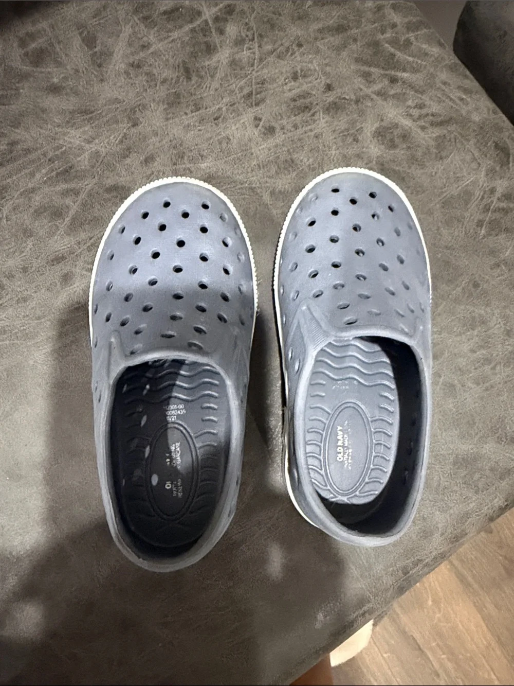 Old Navy Kids Gray Slip-On Foam shoes